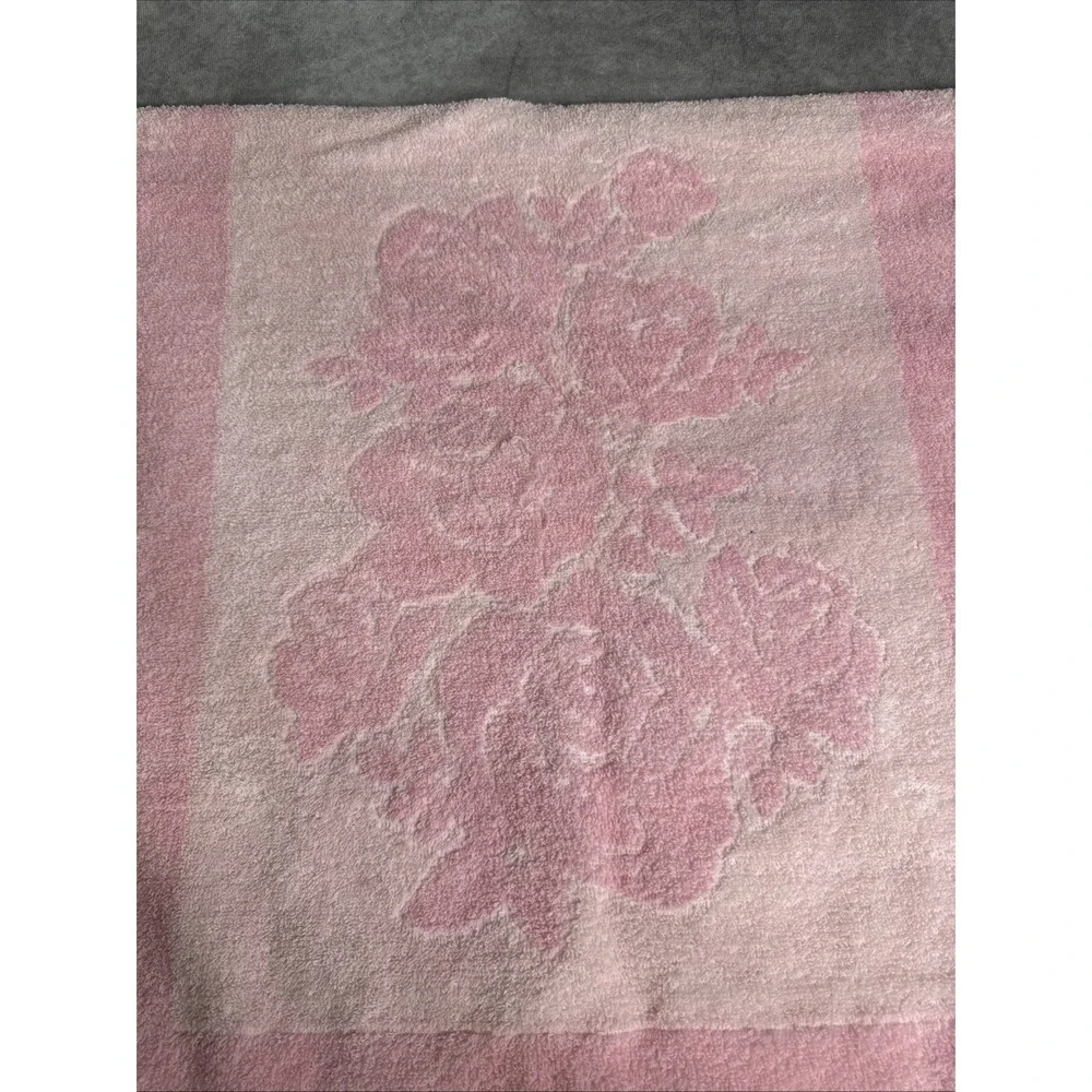 Vintage 1960s Bubble Gum Pink Mod Reversible 2 Tone Pink Floral Towel 24inx43in